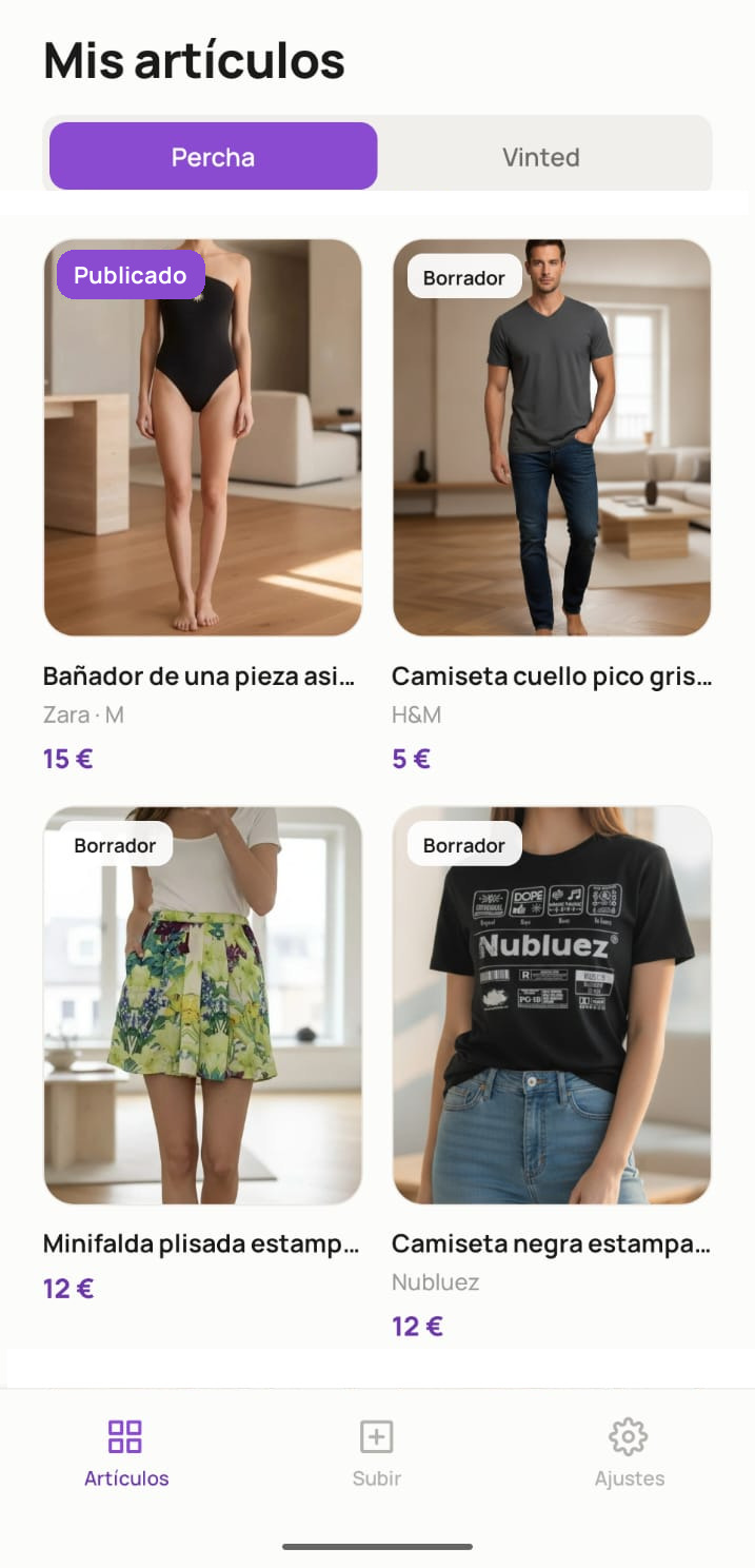La pantalla Mis artículos de Percha, con cuatro prendas y sus fotos con modelo generadas por la app.